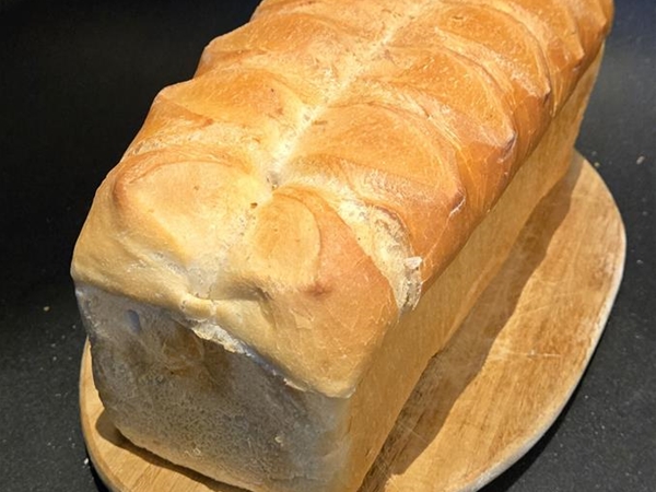 3 wit en bruin brood 3 voor &euro; 9.00